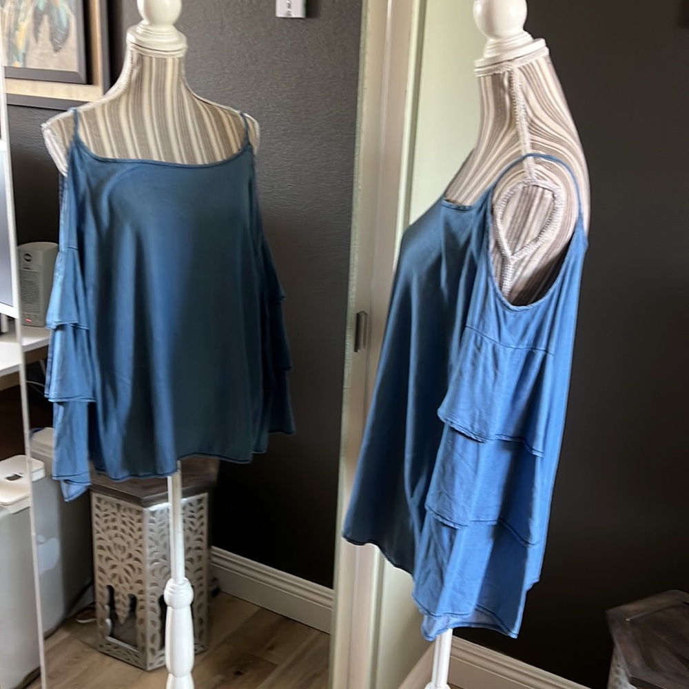 INC, cold shoulder, chambray top, bellowing sleeves, size 14, style factor 💯 - Picture 5 of 11